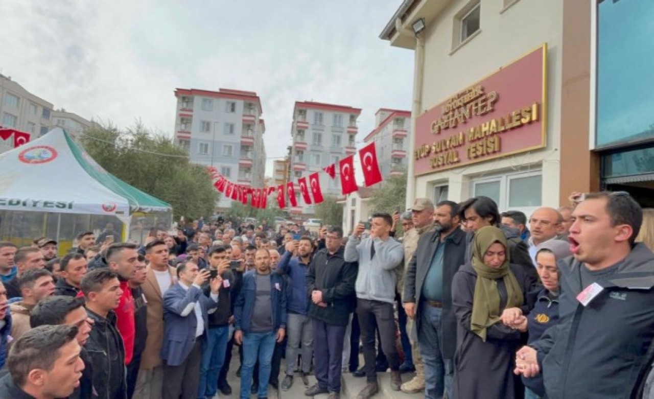 Şehit babasının isteği üzerine taziye evinde marş okudular