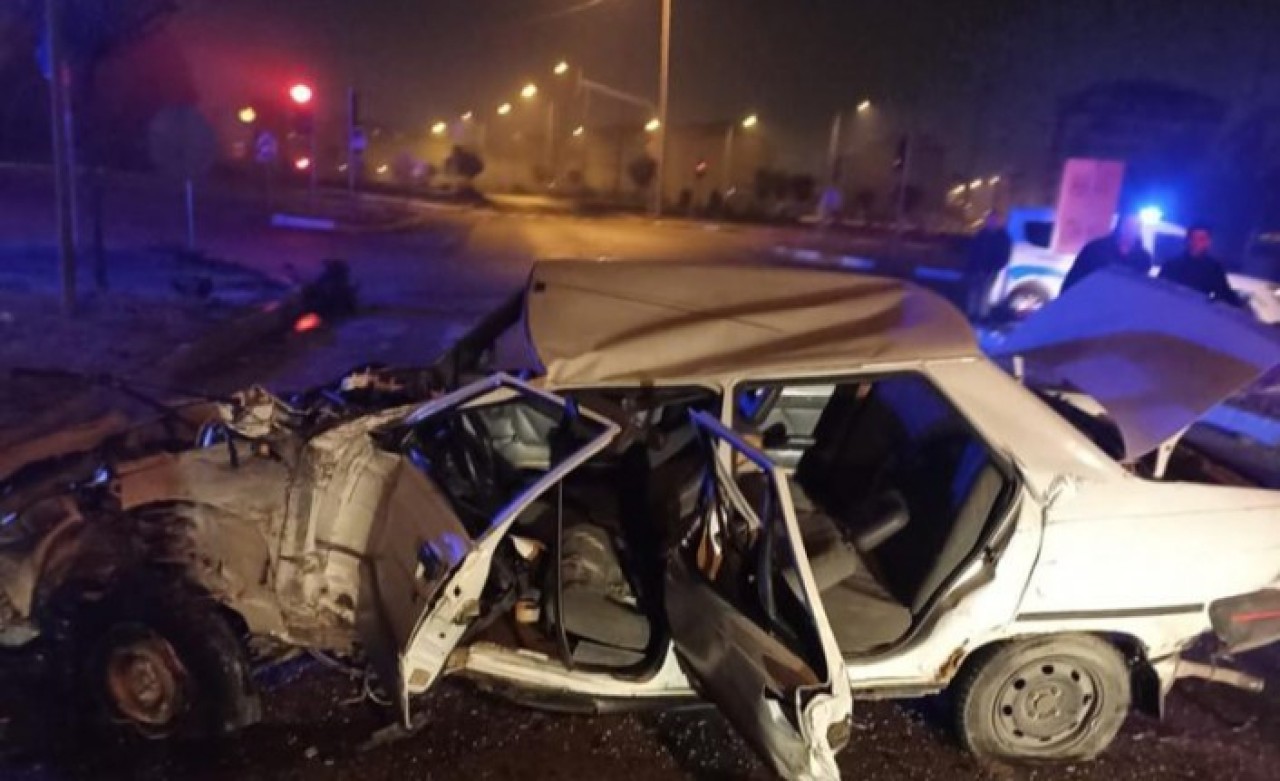 Sivas'ta yolcu otobüsüyle çarpışan otomobildeki 1 kişi öldü,  1 kişi yaralandı