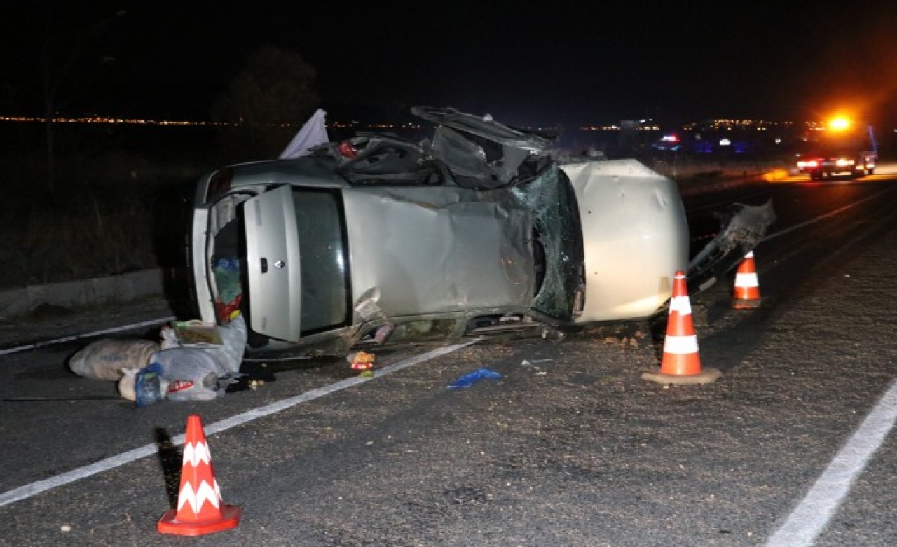 Sivas'tan Muğla'ya gidiyorlardı. Denizli'deki kazada Dilek Özkan,  Şükrü Özkan,  Meryem Özkan öldü,  Rasim Özkan ve Gülsima Özkan yaralı