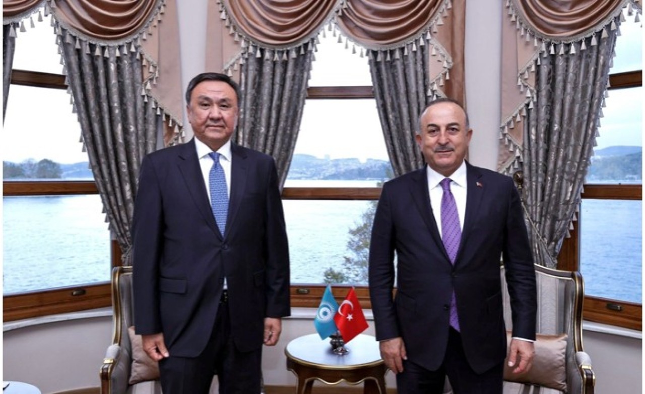 Türkiye Cumhuriyeti Dışişleri Bakanı Mevlüt Çavuşoğlu,  Türk Devletleri Teşkilatı Genel Sekreteri Büyükelçi Kubanıçbek Ömüraliyev ile bir araya geldi.