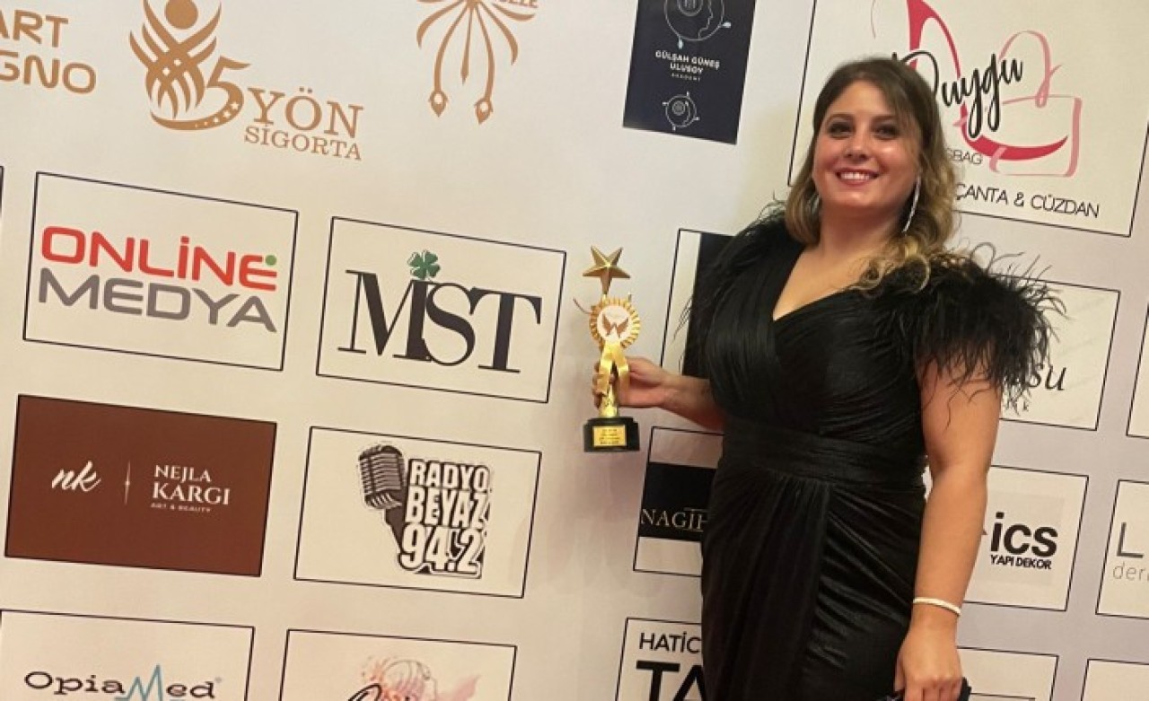 Burcu Kaya Yılın En İyi Çıkış Yapan Stil Danışmanı Seçildi!