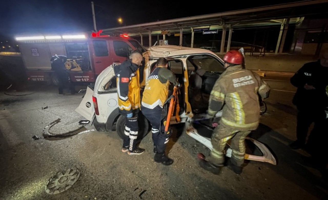 Bursa'da feci kaza: Murat Ersoy ve Salih Çabuk yaralandı