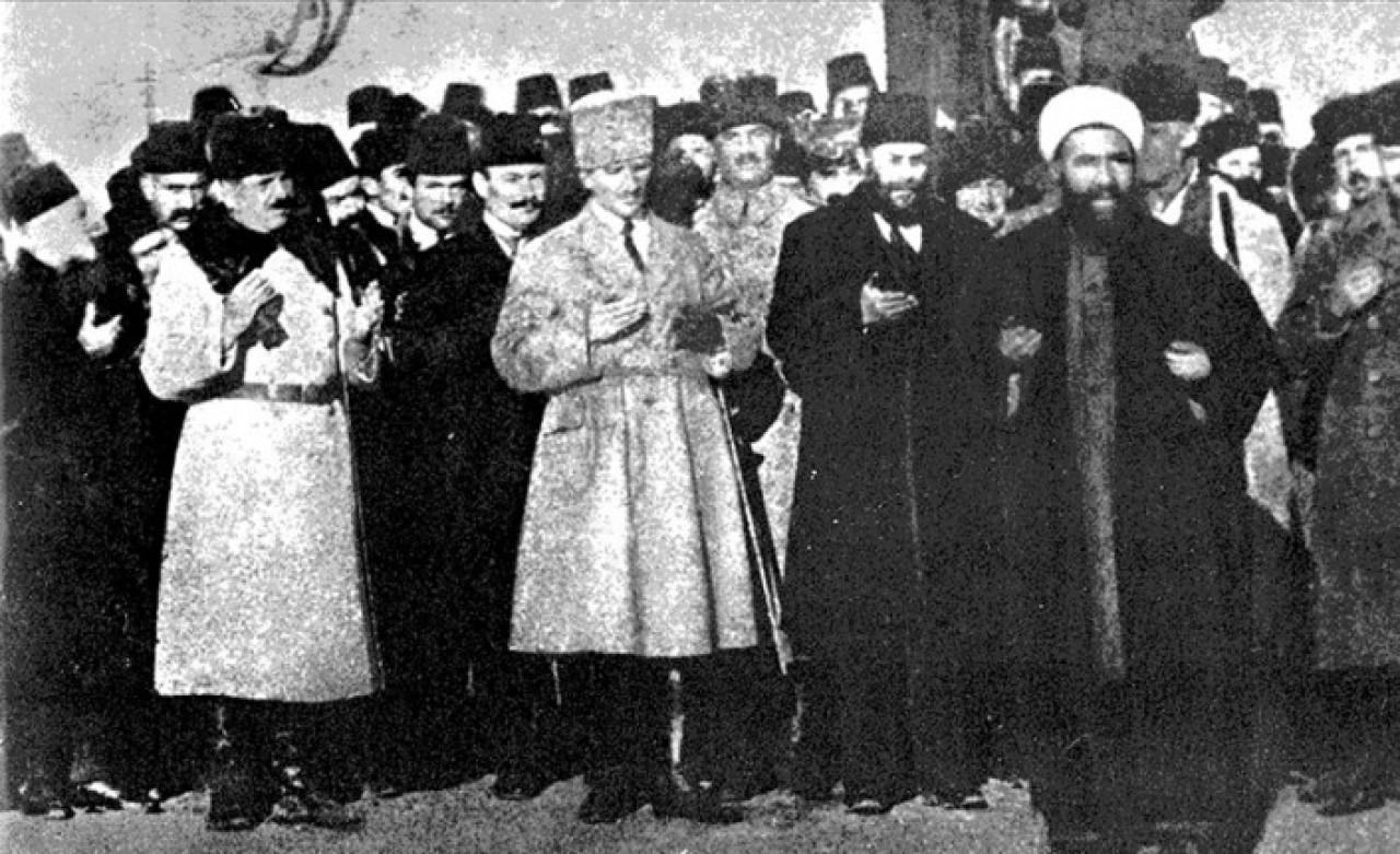 Büyük Önder Atatürk,  Milli Mücadele'nin kalbi Ankara'ya 103 yıl önce adım attı