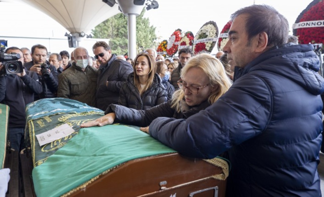 Çankaya'daki kazada ölen Tuğçe Cırık son yolculuğuna uğurlandı: Bengi Cırık ve Hüseyin Kayıhan Cırık'ın gözyaşları sel oldu