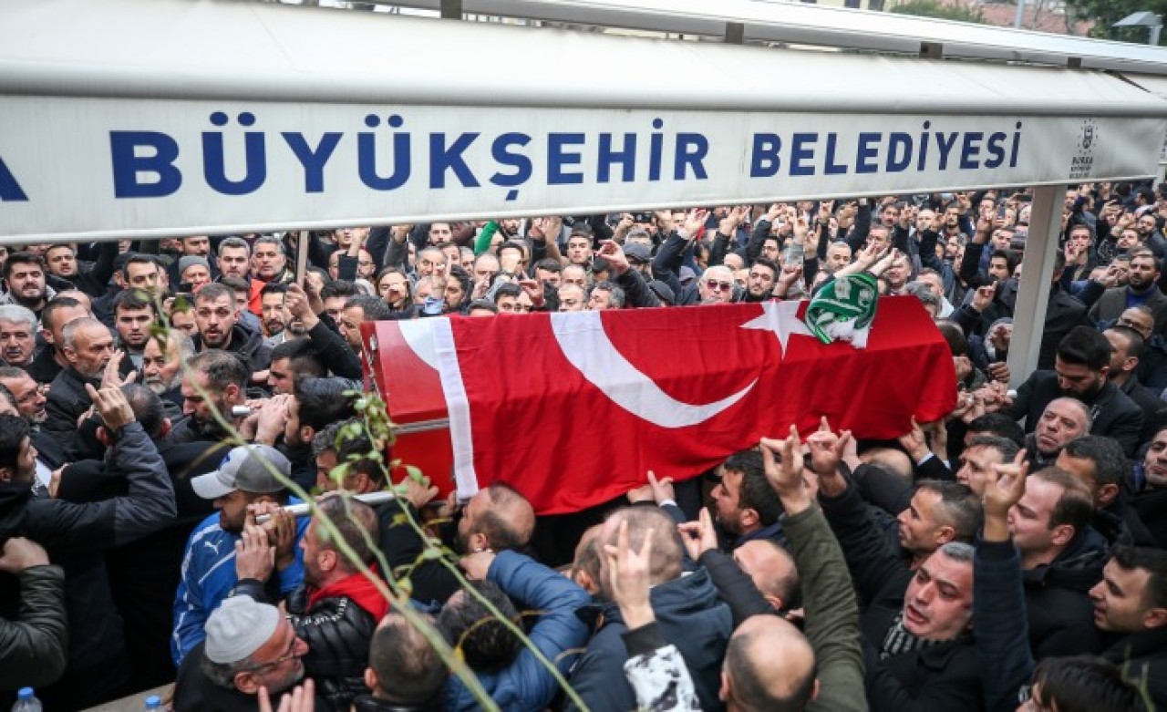 Cenazesine binlerce kişi katıldı: Eski Ülkü Ocakları Genel Başkanı Sinan Ateş,  Bursa'da son yolculuğuna uğurlandı