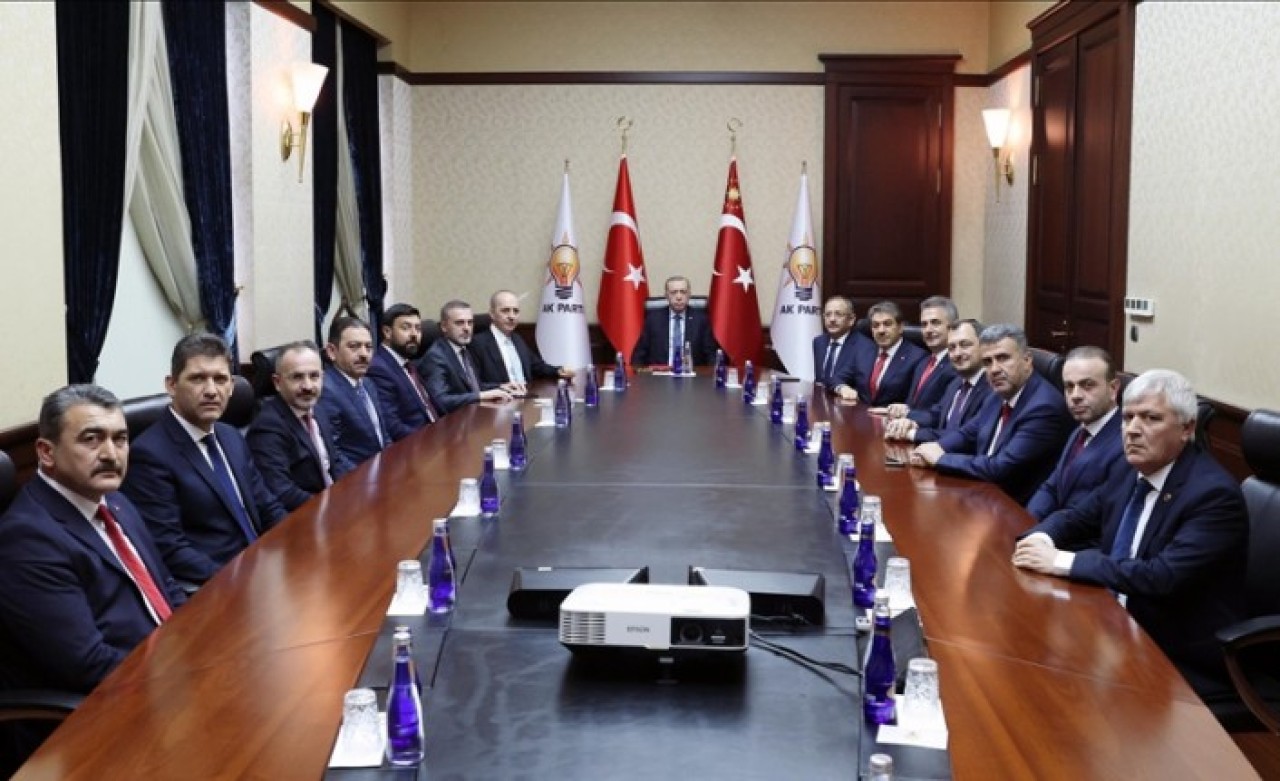 Cumhurbaşkanı Erdoğan,  CHP'li 11 büyükşehir belediyesinin AK Parti grup başkanvekillerini kabul etti