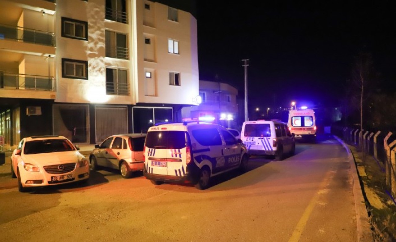 Denizli'de eşi Murat Tortop'un çocuklarının önünde bıçakladığı hemşire Hülya Tortop öldü