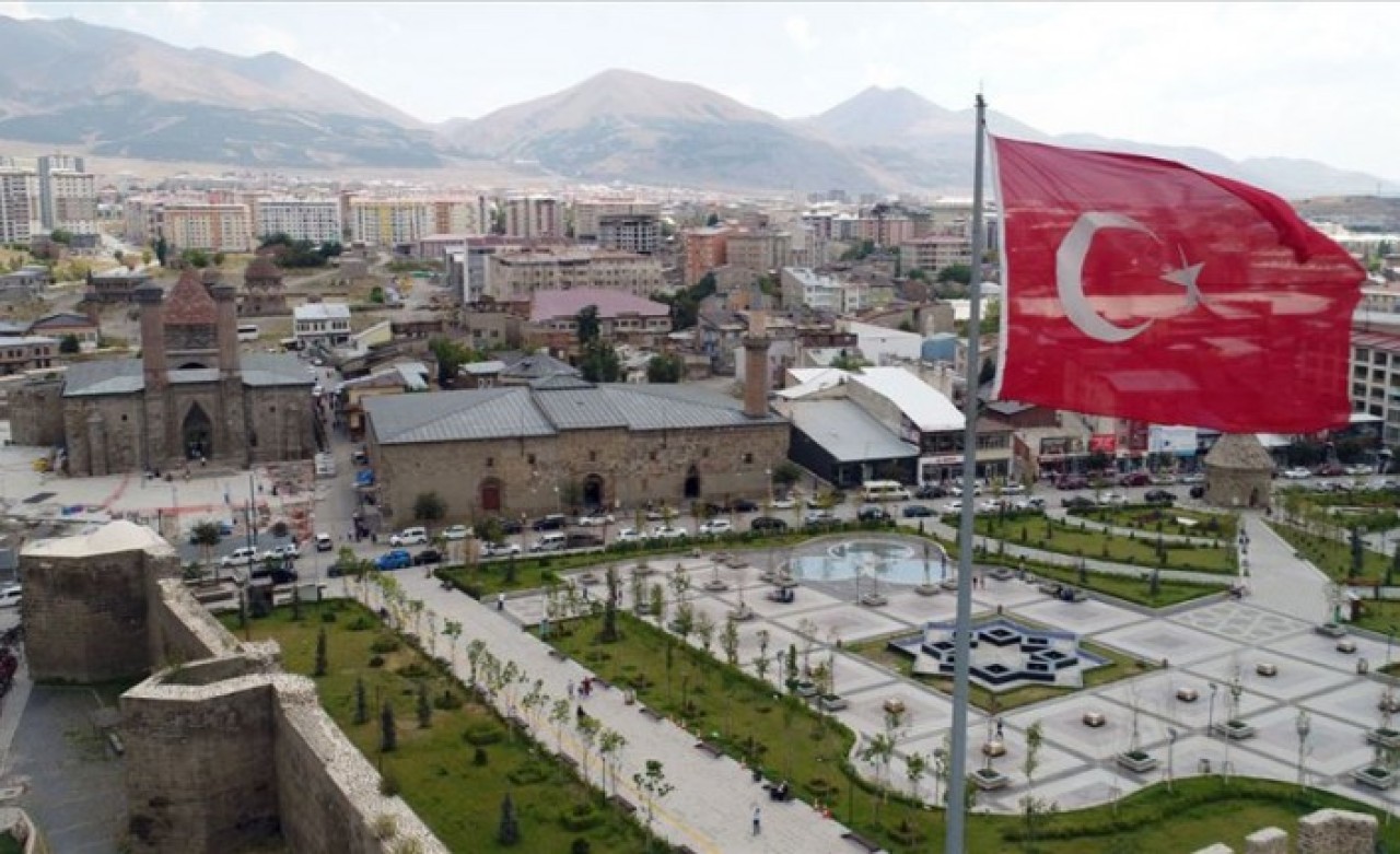 'Erzurum’a öyle bir meydan düzenlemesi yaptık ki Dadaşlar diyarına çok yakıştı'