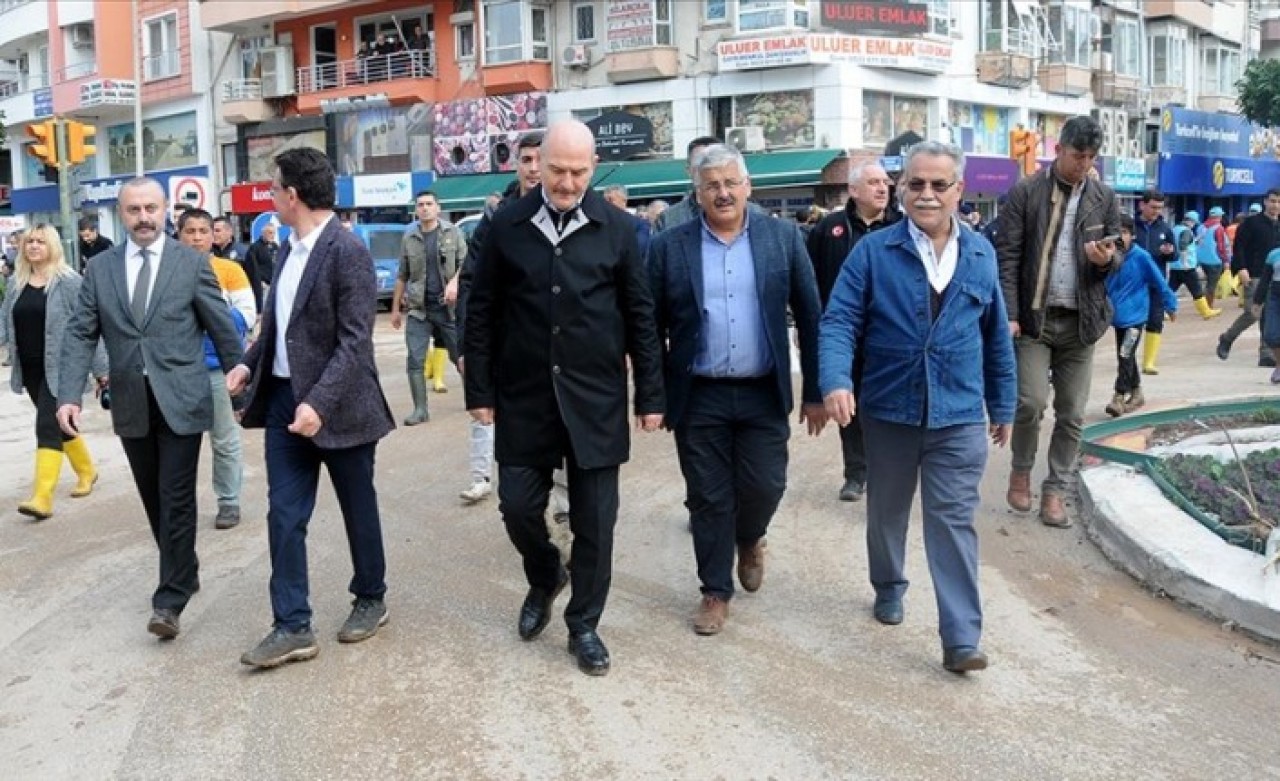 İçişleri Bakanı Süleyman Soylu,  Kumluca'da incelemelerde bulundu