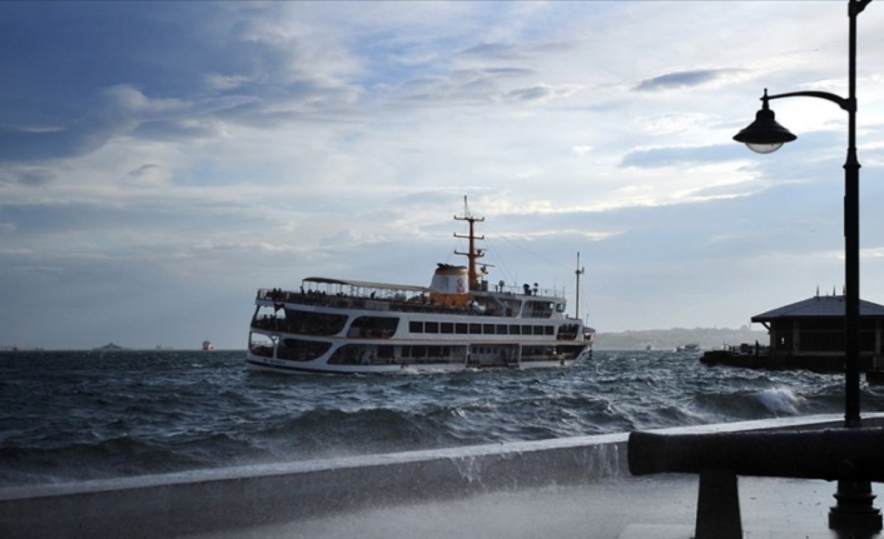 İstanbul’da vapur seferlerine lodos engeli