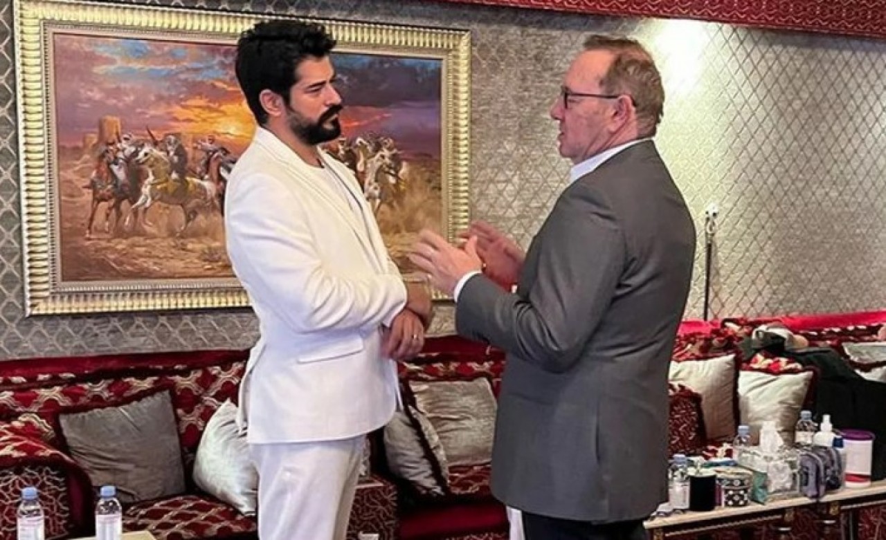 Kevin Spacey ile buluşan Burak Özçivit'e tepki yağdı
