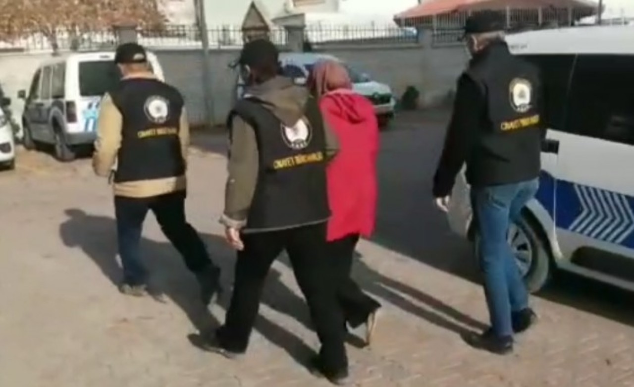 Konya'da Menekşe Yanar kendisini darbeden kayınbiraderi Kamil Yanar'ı arabayla çarparak öldürdü