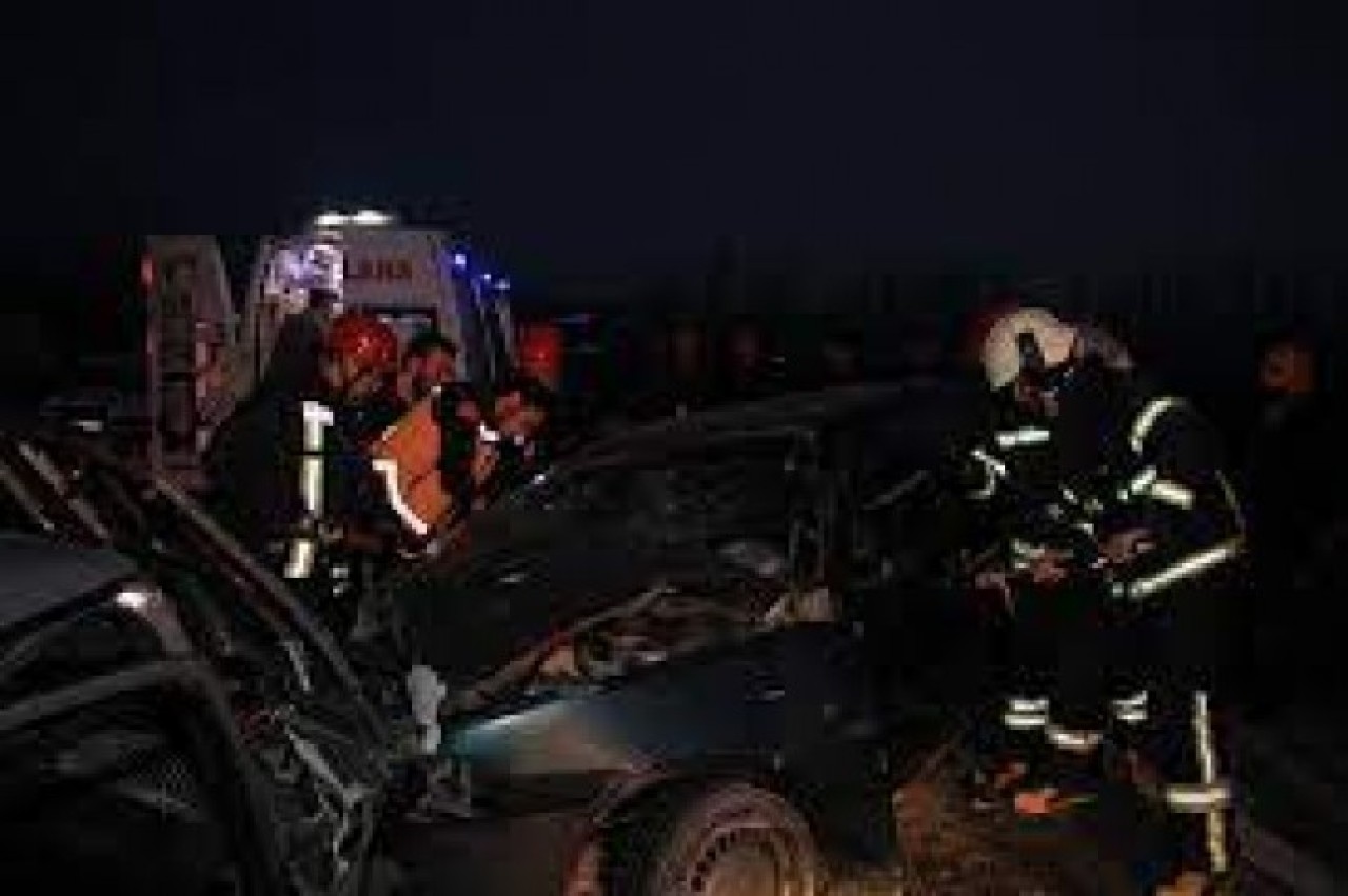 Manisa'da korkunç kaza: Adem Şentürk öldü. Bayram Delibay,  Yasin Dönmez,  Rukiye Akıncı ve 2 çocuk yaralandı