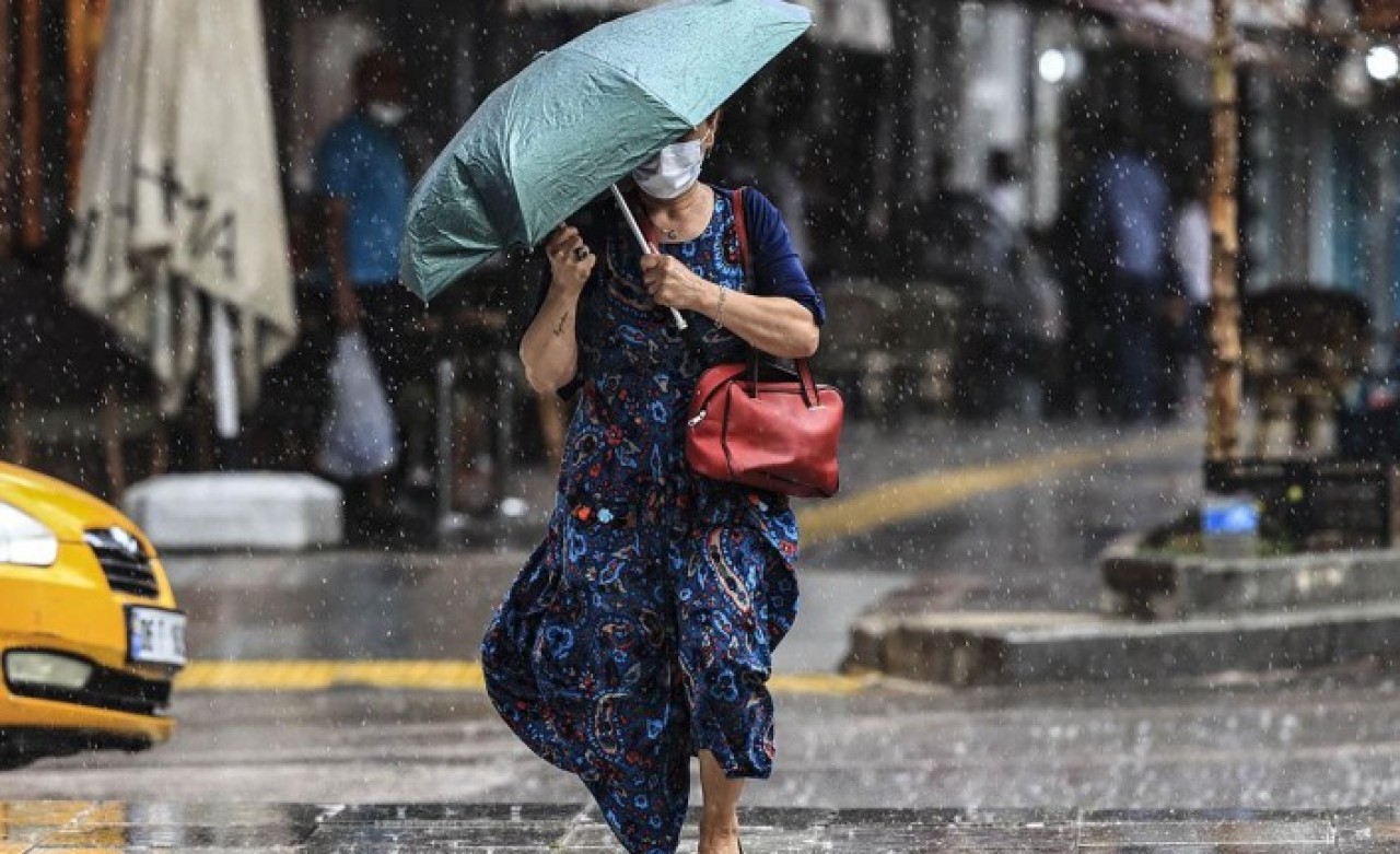 Meteoroloji açıkladı: 2 şehirde kuvvetli yağmur yağacak,  2 bölgede fırtına kopacak