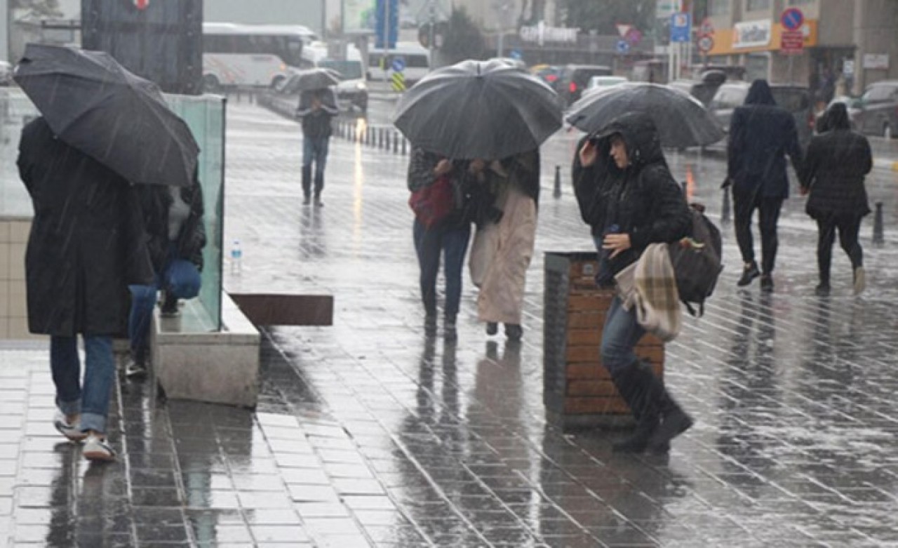 Meteoroloji illerin adını vererek açıkladı: Fırtına,  yağmur,  sel uyarısı