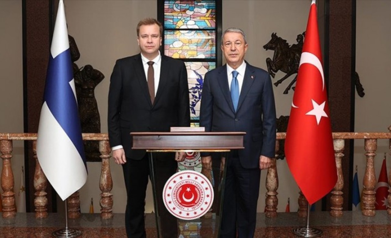 Milli Savunma Bakanı Akar,  Finlandiya Savunma Bakanı Kaikkonen ile görüştü