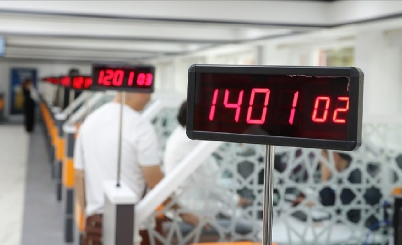 Nüfus müdürlükleri,  kimlik,  pasaport ve sürücü belgesi başvuruları için ek mesai yapıyor