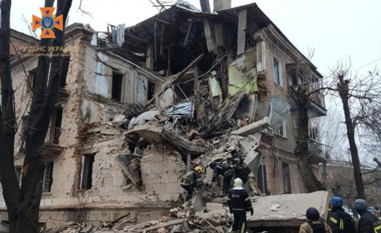 Rusya füze üstüne füze attı,  yerle bir etti: İki ülkenin birden elektriği kesildi