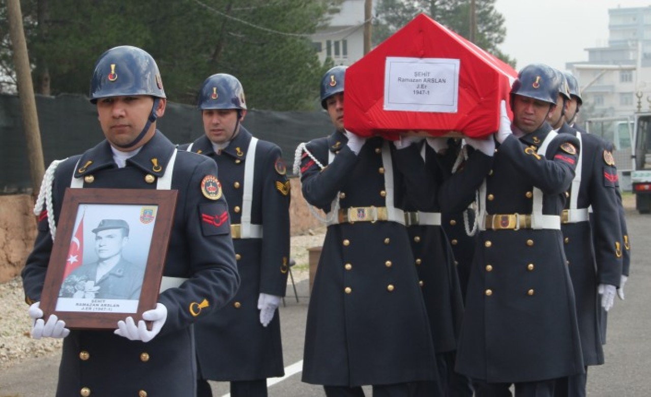 Siirt'te 56 yıl önce şehit olan askerin kabri ailesinin talebi üzerine Bolu'ya nakledildi