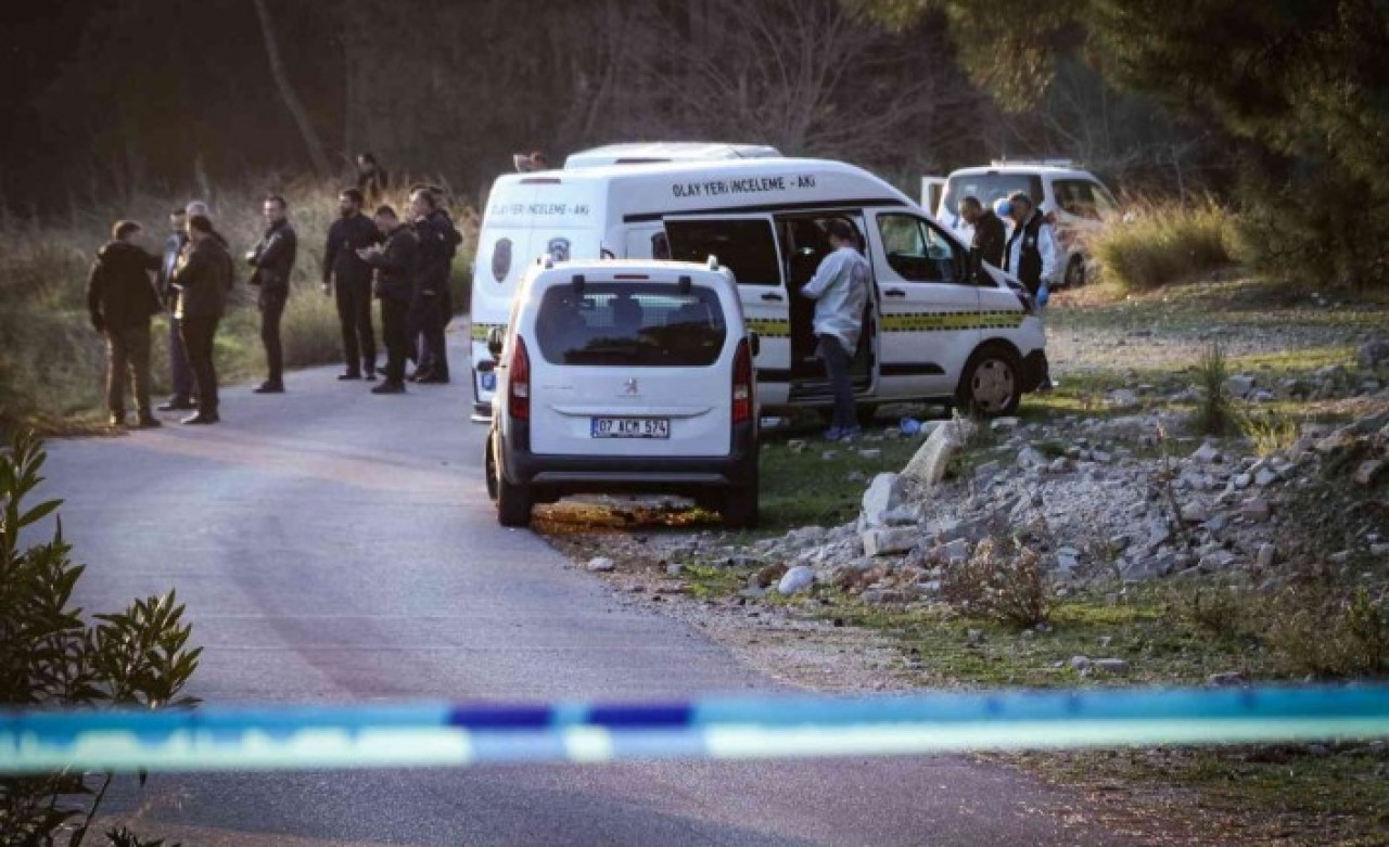 Antalya'da ormanlık alanda kafası ve kolları olmayan erkek cesedi bulundu