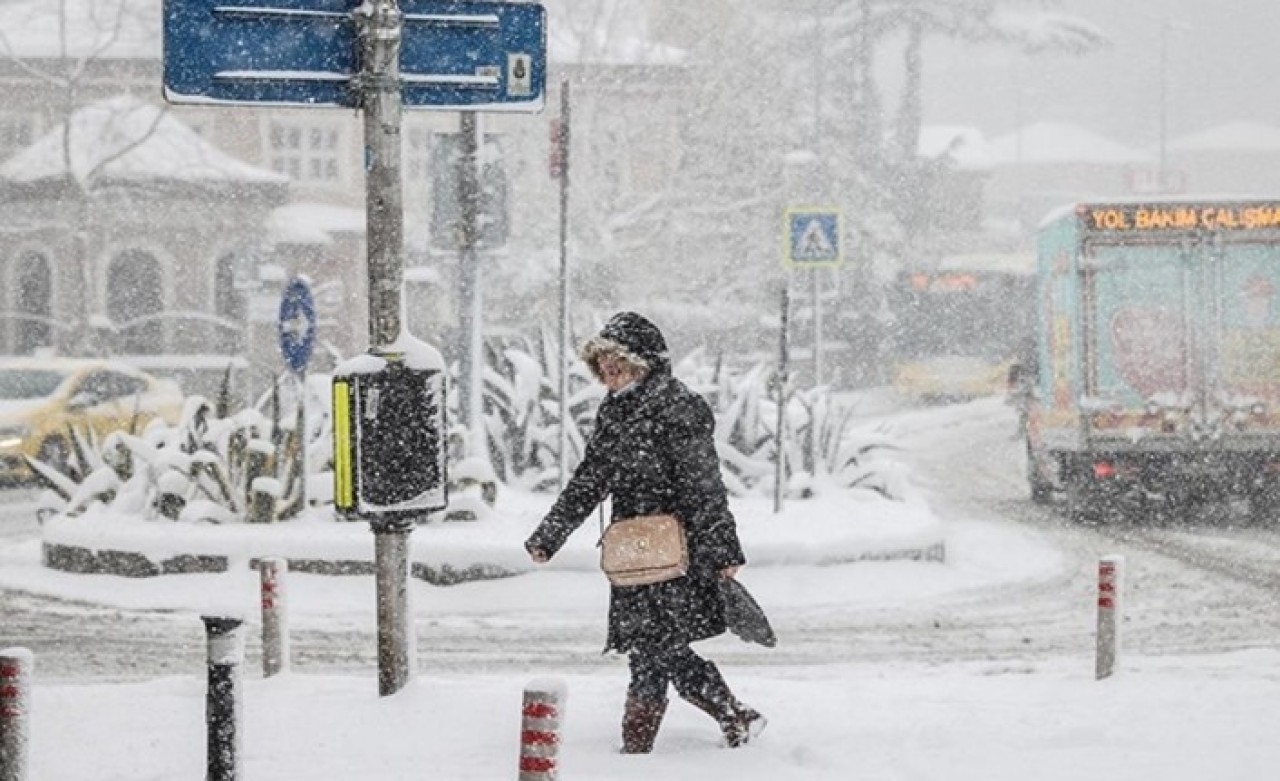 Atkı,  bere,  ne varsa çıkarın! İstanbul'a kar yağışı için tarih verildi