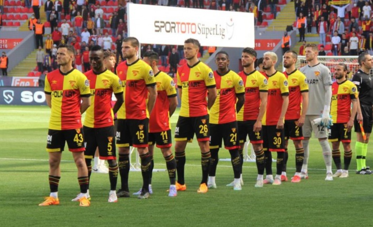 Avrupa macerası çok kısa sürdü! Milli futbolcu resmen Türkiye'ye döndü