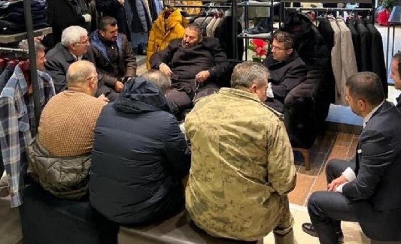 Binali Yıldırım'ın oğluyla fotoğrafı tartışma yaratan vali,  sessizliğini bozdu