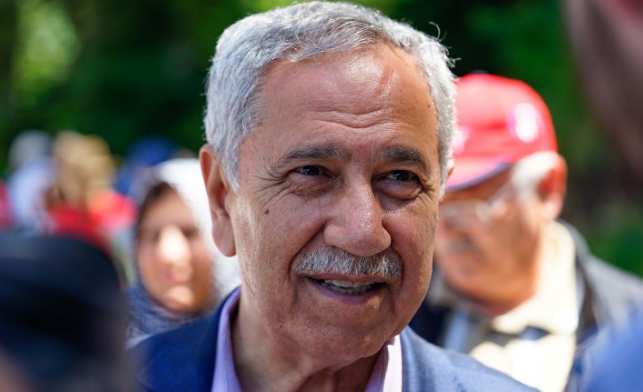 Bülent Arınç,  2023 seçimleri için tahminini yaptı: O isim kazanmaya çok yakın