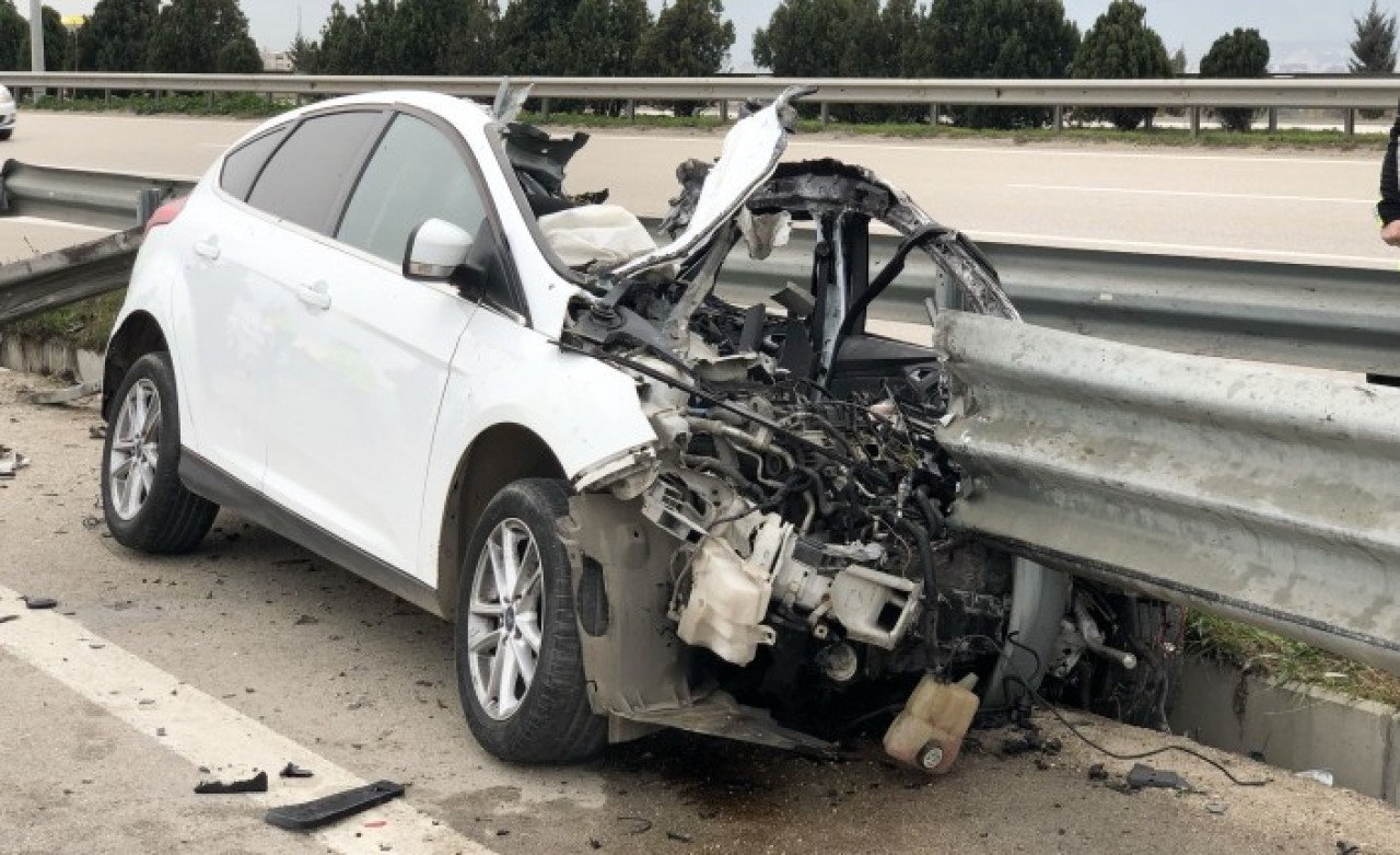 Bursa'da bariyerlere saplanan otomobildeki Mustafa Burak Ekerer öldü