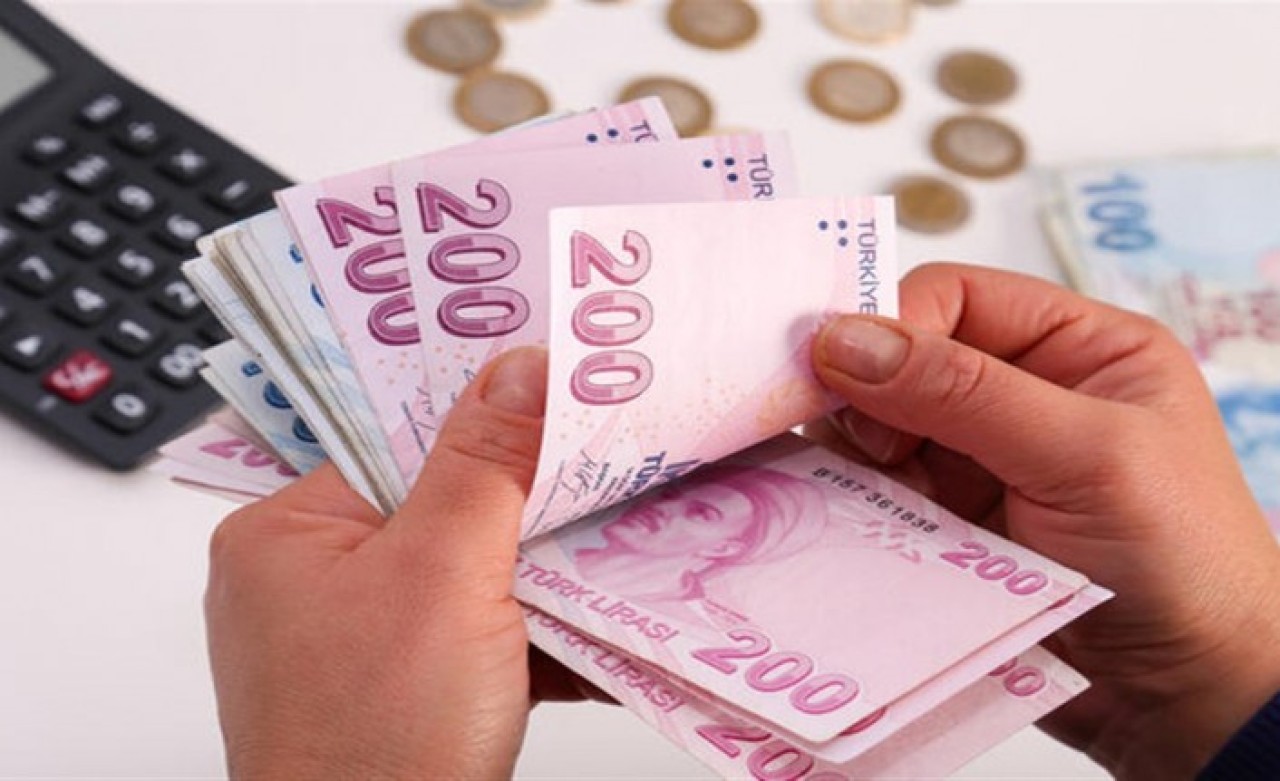 Flaş:  AK Partili yetkili isimden memur ve emekli maaş zamlarına telafi açıklaması