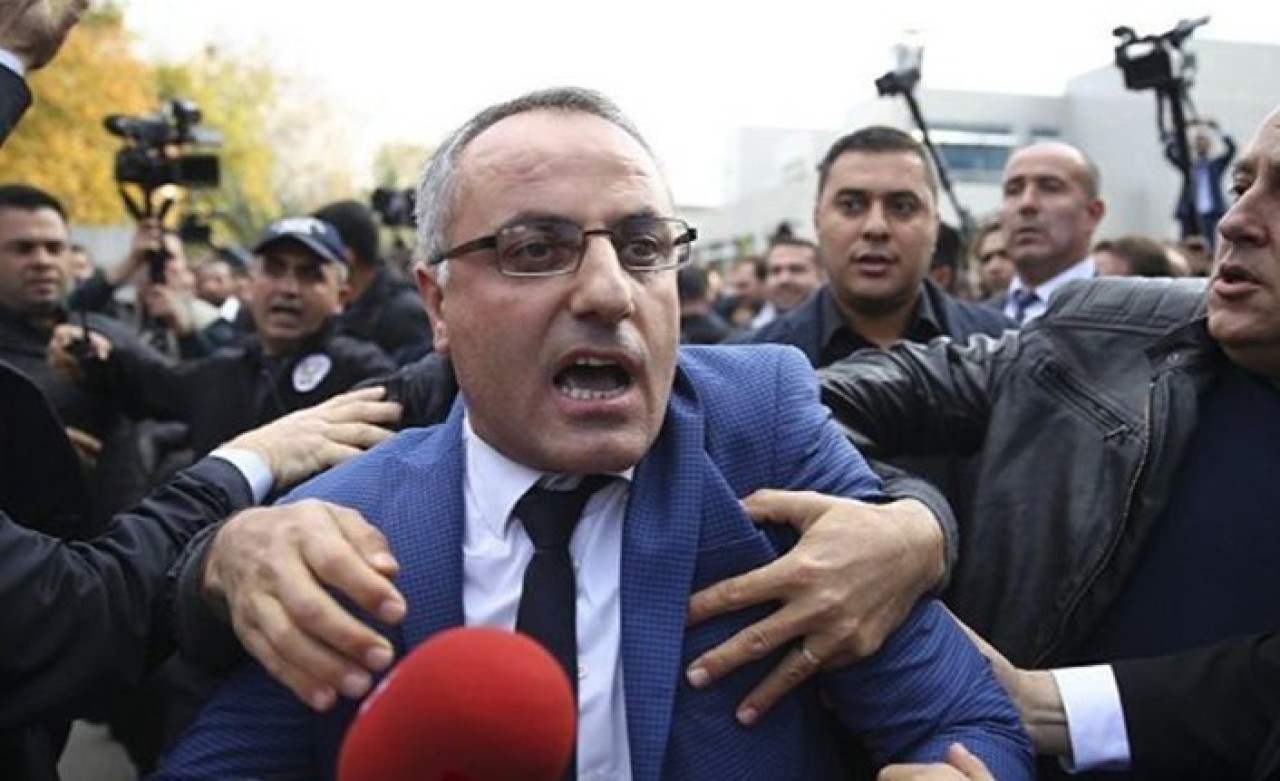 İşten çıkarılan Mehmet Özmen Akit'e savaş açtı