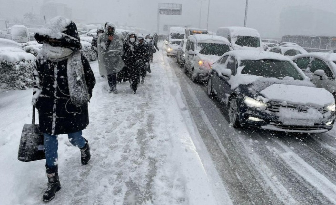 Meteoroloji tarih verip uyardı: İstanbul'a kar geliyor!