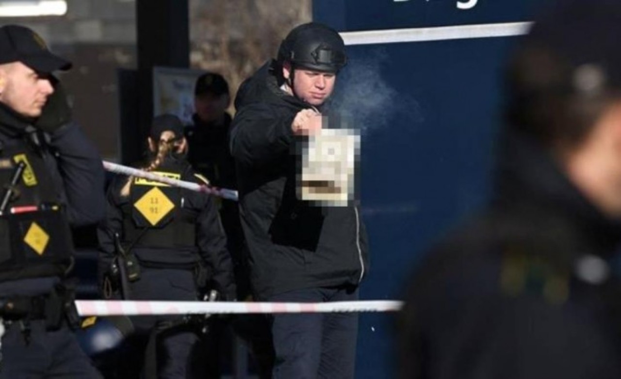 Provakatör Paludan,  kurşun geçirmez yelek giyip yine Kur'an yaktı!