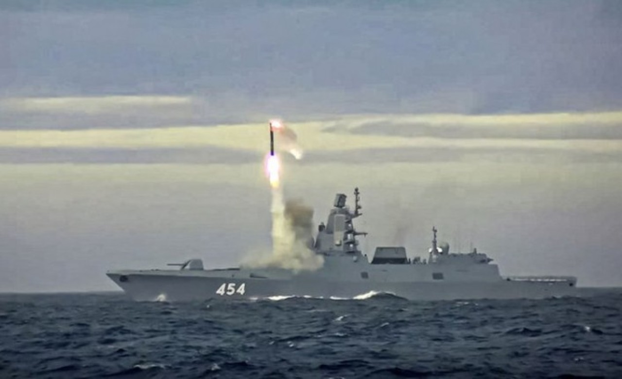 Rusya'dan dünyayı dehşete düşüren hamle: Sesten 10 kat hızlı Hipersonik Tsirkon füzesinin düğmesine bastı