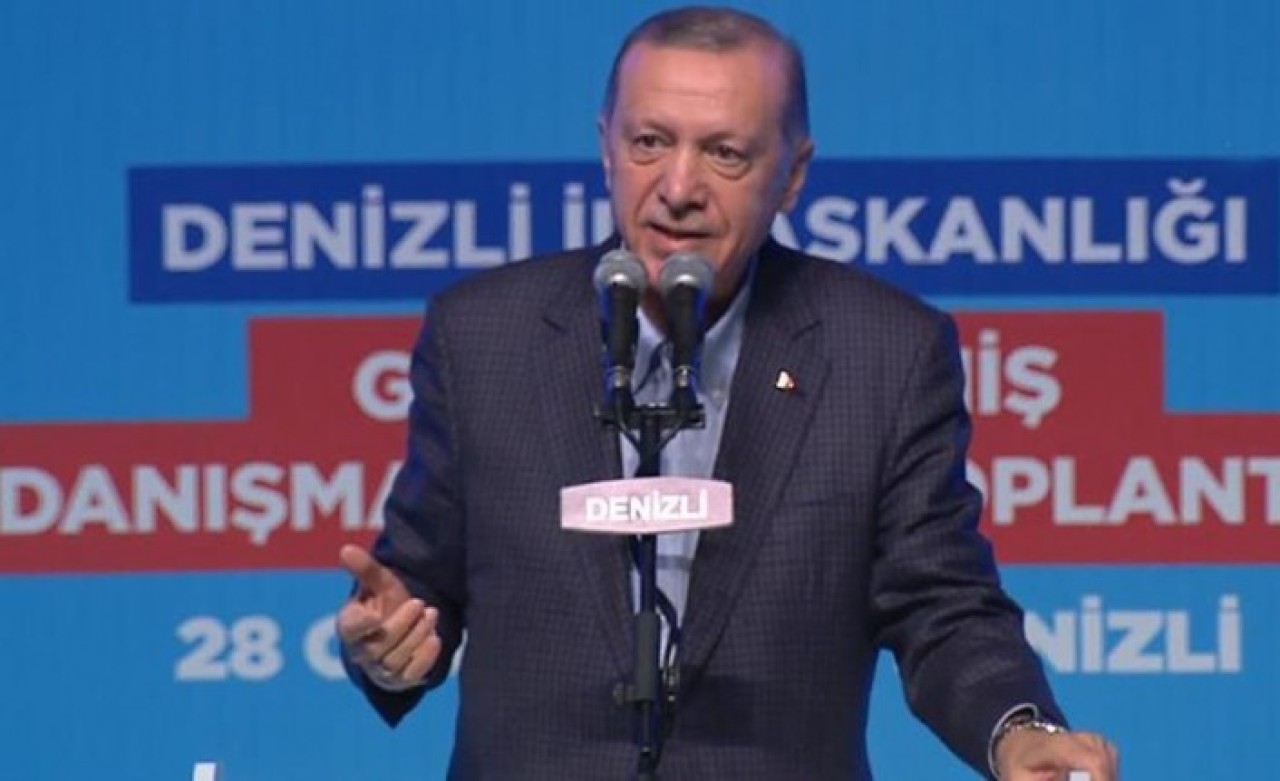 Salonda açılan pankart Erdoğan'ın dikkatinden kaçmadı: Maşallah bu ne zeka,  dört dörtlük