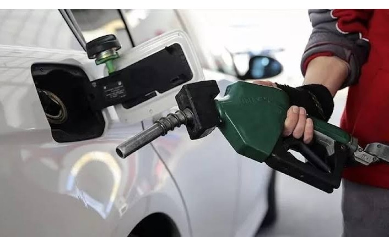 Araç sahipleri dikkat: Akaryakıta bu gece indirim geliyor