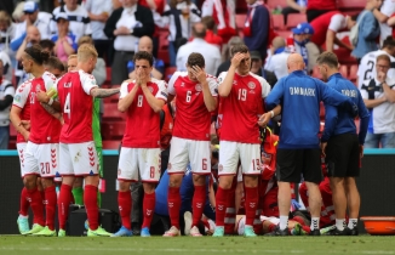 İşte Eriksen'in kalbinin durduğu an! Yürekler ağza geldi...