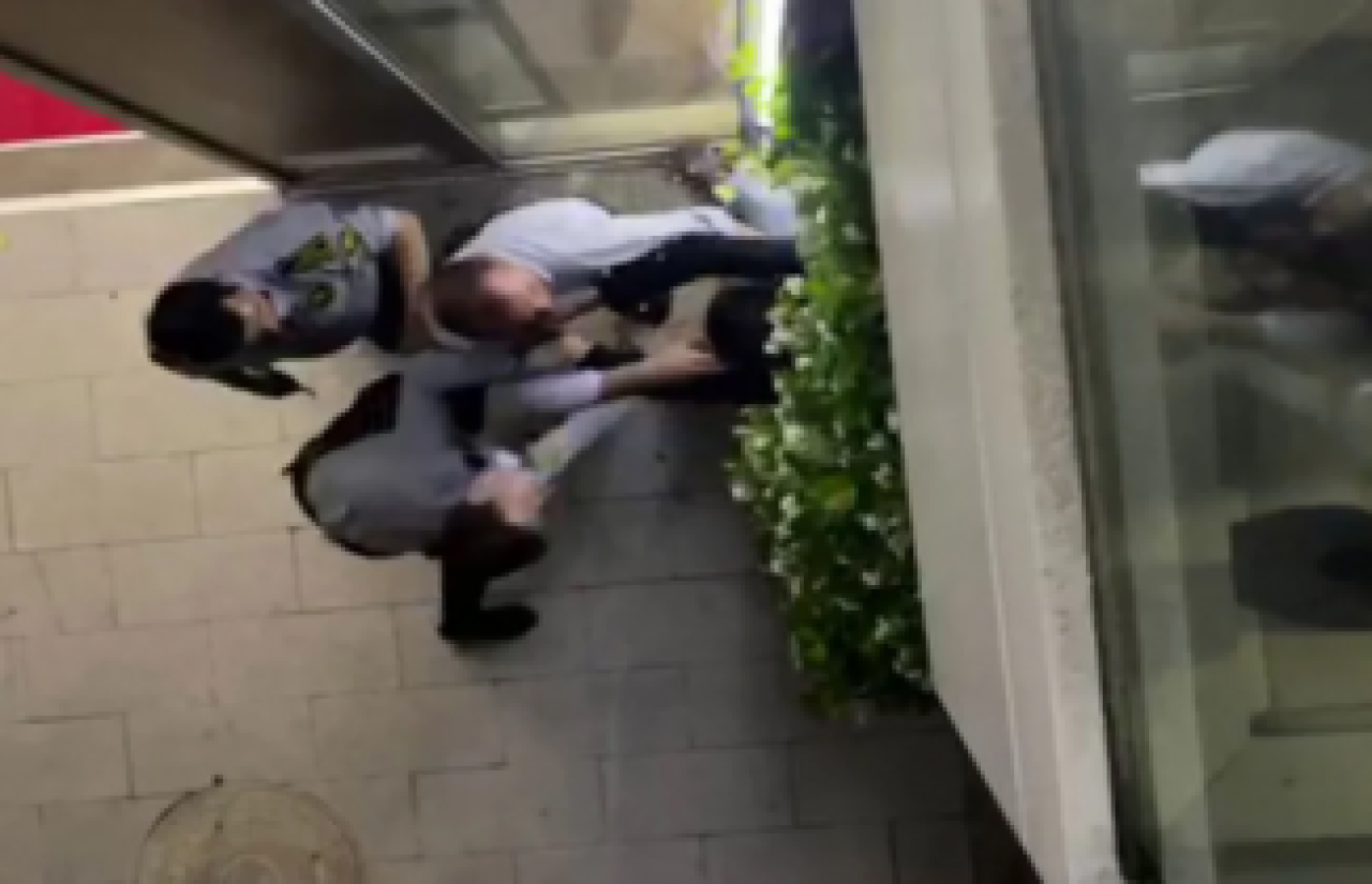 İstanbul'da doktora dayak! Kurye içeri alınmayınca ortalık karıştı!