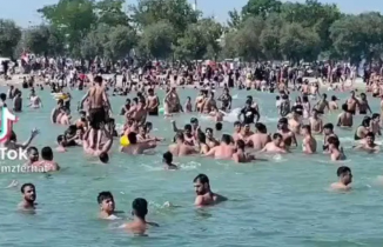 Suriyelilerin denizde attığı sloganlar şoke etti!