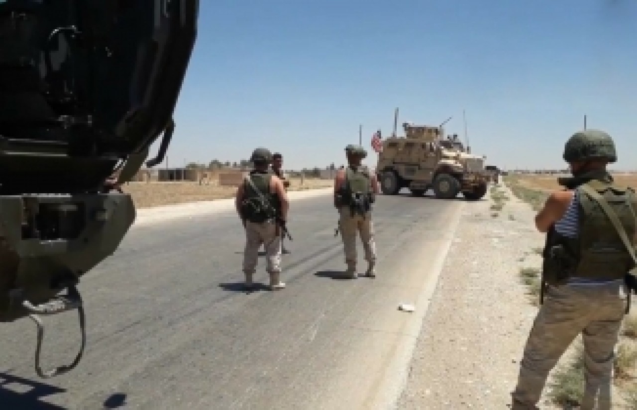 Rus askerleri Suriye'de ABD konvoyunun geçişine izin vermedi