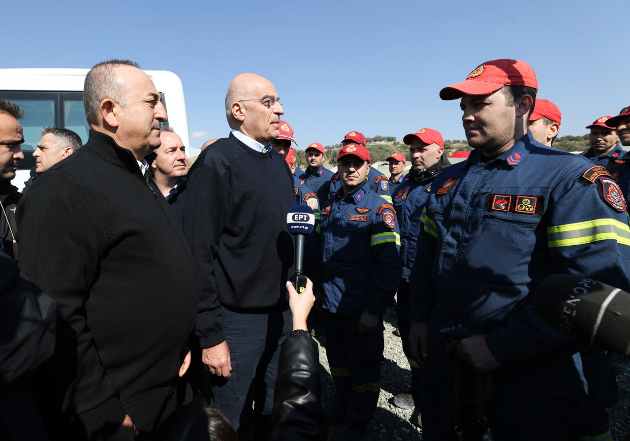 Yunanistan Dışişleri Bakanı Dendias,  deprem bölgesinde: Desteğimiz burada bitmeyecek