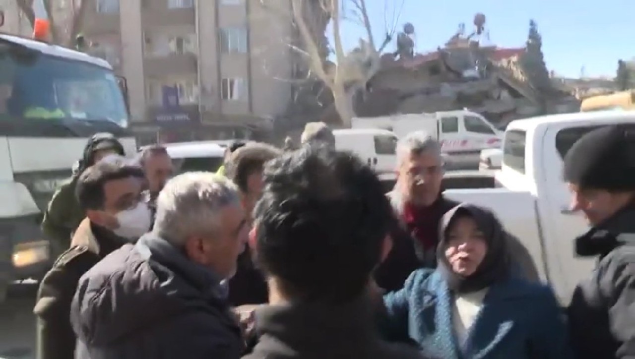 AK Partili eski vekil Nursel Reyhanlıoğlu'nun yeni görüntüleri ortaya çıktı: Depremzedeye de bağırmış