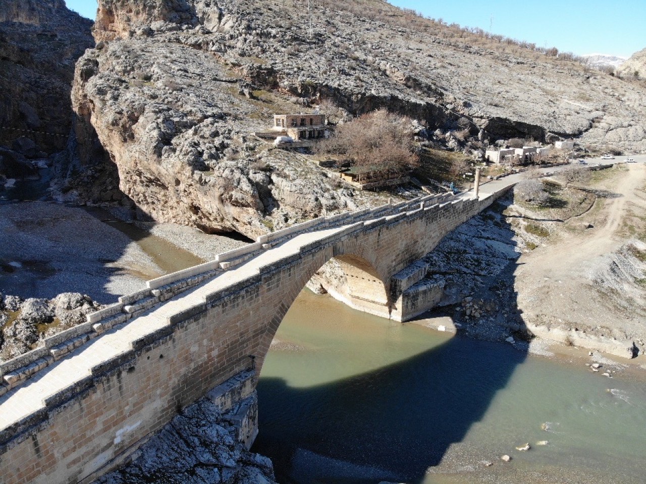 Adıyaman'daki Roma İmparatorluğu'ndan kalma tarihi köprü depremde hasar bile almadı
