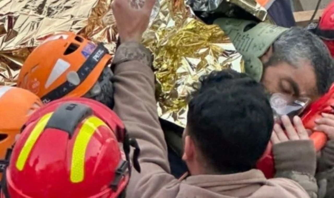 Hatay'da Hakan Yasinoğlu depremden 278 saat sonra enkazdan çıkarıldı