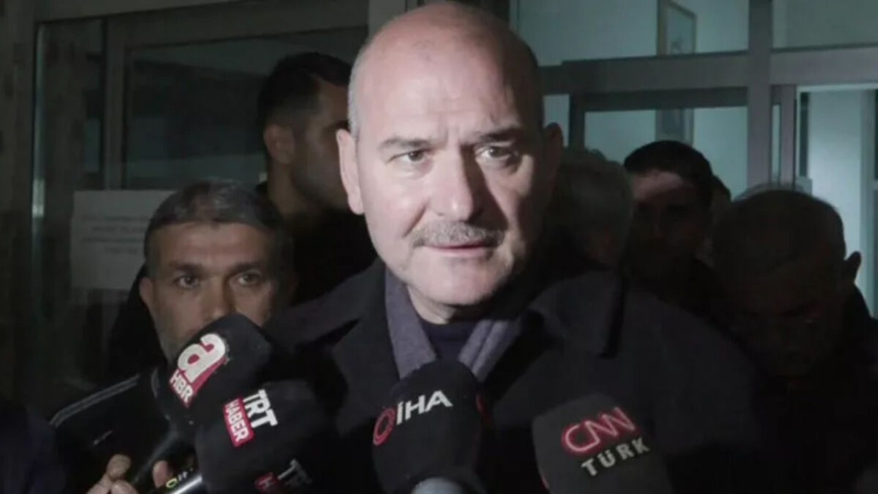 Soylu'dan F.Bahçe ve Beşiktaş tribünlerindeki istifa çağrılarına flaş açıklama