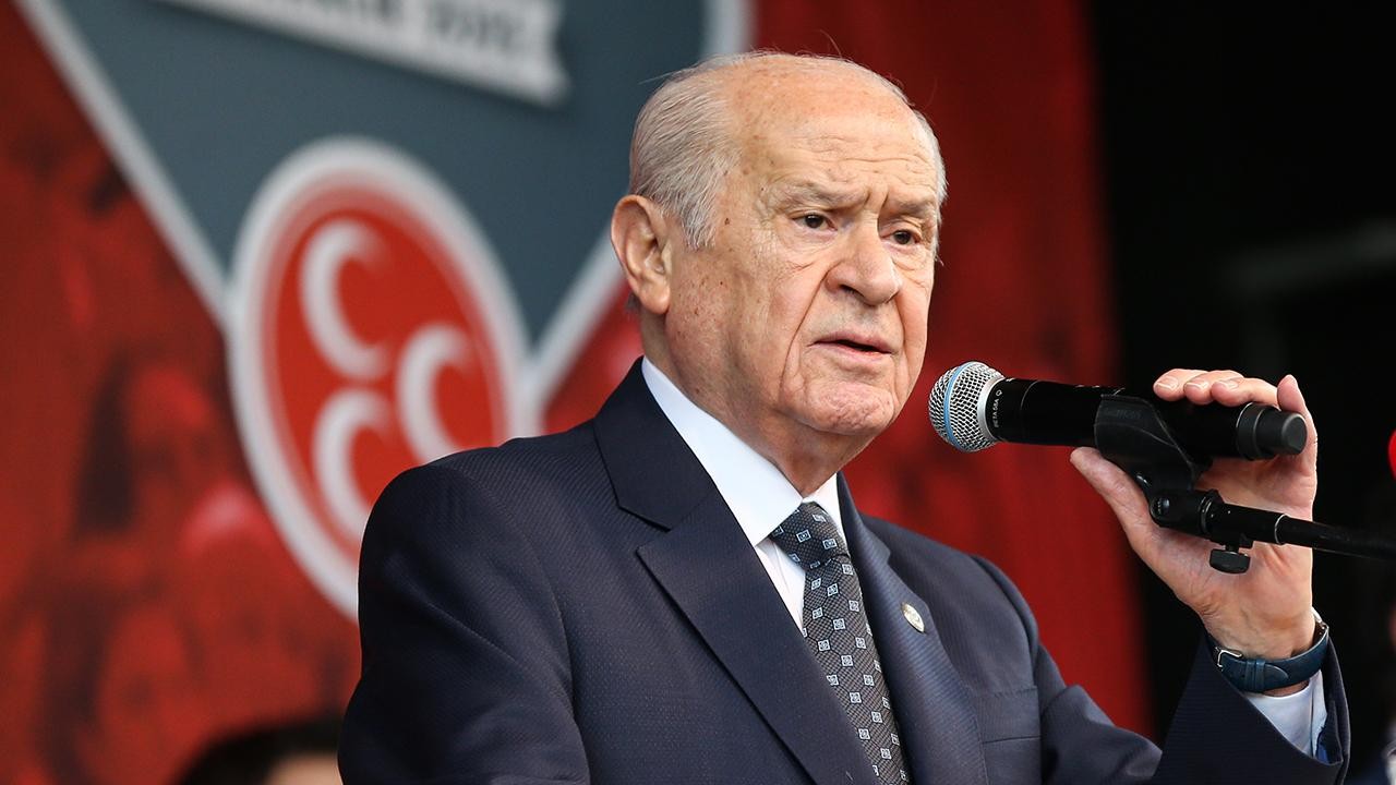 Emekli maaşı görüşmeleri TBMM'de sürerken flaş gelişme. Emeklilere seyyanen zam isteyen Devlet Bahçeli Meclis'e gidiyor