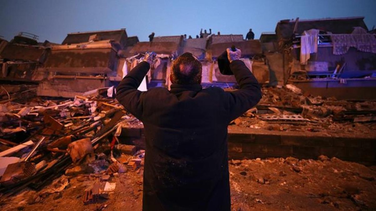 Dünya,  Türkiye için seferber oldu! İşte ülke ülke gönderilen yardımlar