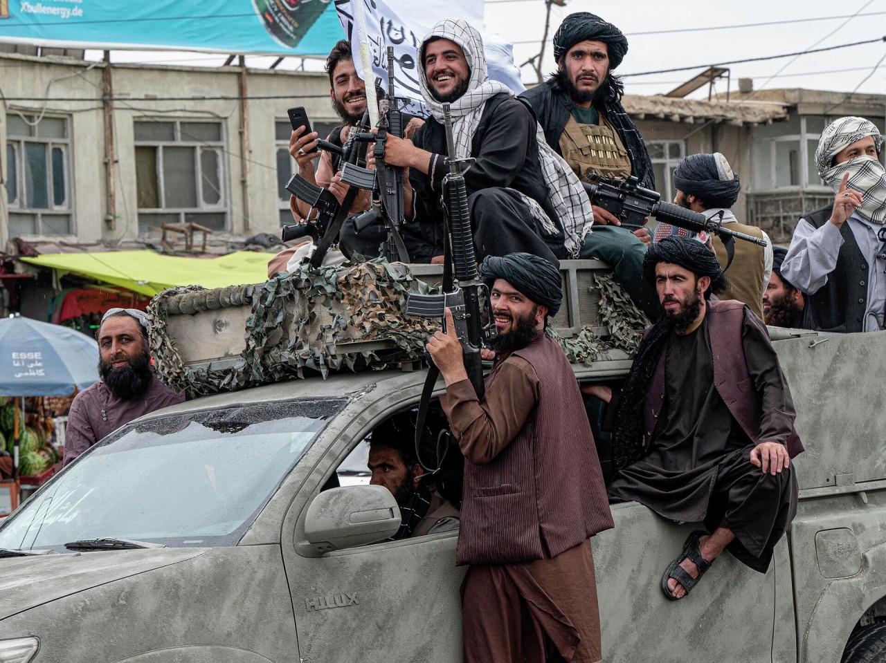 Taliban bile 'liyakat' dedi: Getirdikleri yeni yasa çok konuşulur