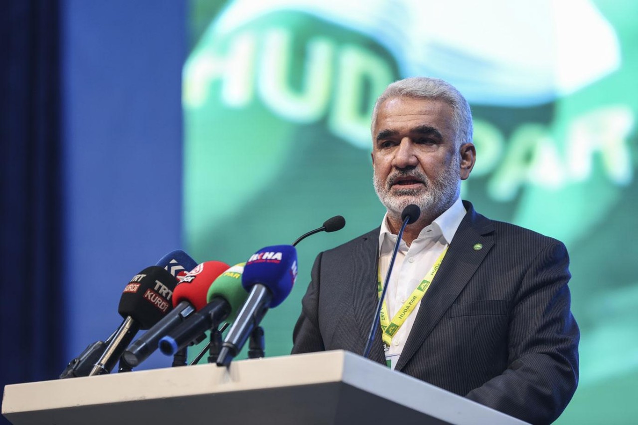 HÜDA PAR liderinin Türk bayrağı ile ilgili sözleri tartışma yarattı!