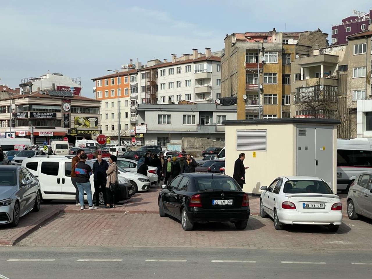 Kayseri'de 2 deprem daha. Halk panik halinde sokağa fırladı